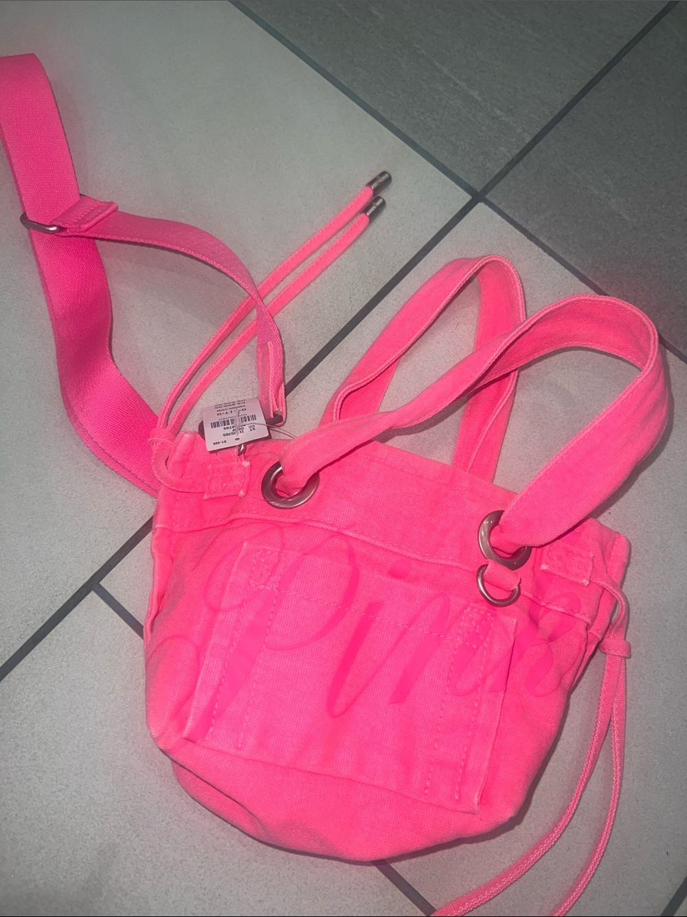 Read🚨NWT Victorias secret neon pink denim wash Crossbody Bucket Bag🚨